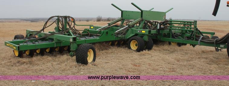 image for item H8261 1997 John Deere 1850 air seeder with John Deere 1900 air cart