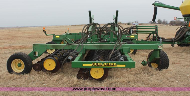 image for item H8261 1997 John Deere 1850 air seeder with John Deere 1900 air cart