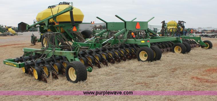 image for item H8261 1997 John Deere 1850 air seeder with John Deere 1900 air cart