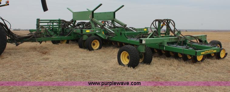 image for item H8261 1997 John Deere 1850 air seeder with John Deere 1900 air cart