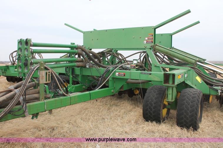 image for item H8261 1997 John Deere 1850 air seeder with John Deere 1900 air cart