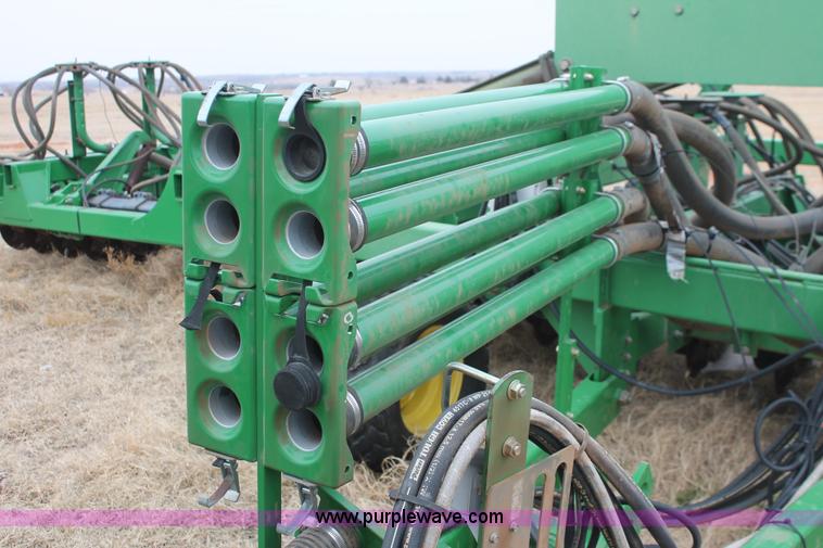 image for item H8261 1997 John Deere 1850 air seeder with John Deere 1900 air cart