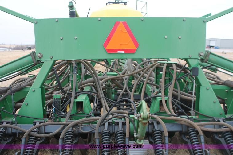 image for item H8261 1997 John Deere 1850 air seeder with John Deere 1900 air cart