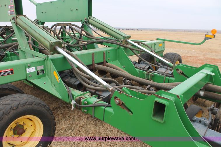 image for item H8261 1997 John Deere 1850 air seeder with John Deere 1900 air cart