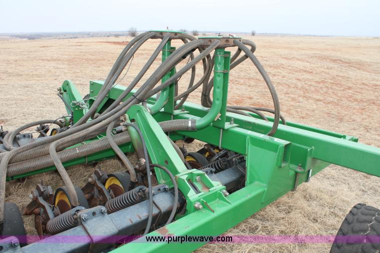 image for item H8261 1997 John Deere 1850 air seeder with John Deere 1900 air cart