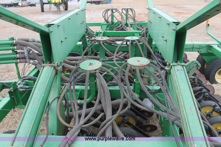 image for item H8261 1997 John Deere 1850 air seeder with John Deere 1900 air cart