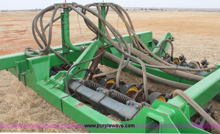 image for item H8261 1997 John Deere 1850 air seeder with John Deere 1900 air cart