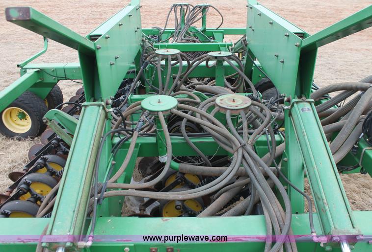 image for item H8261 1997 John Deere 1850 air seeder with John Deere 1900 air cart