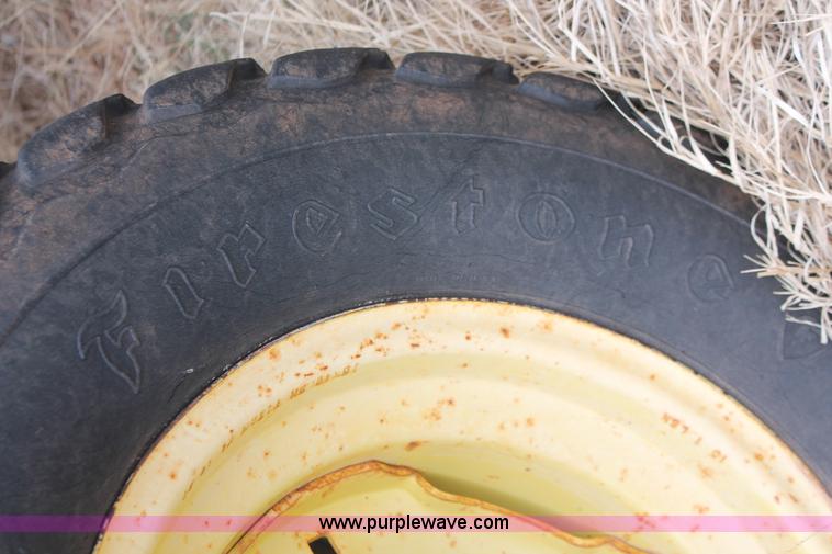 image for item H8261 1997 John Deere 1850 air seeder with John Deere 1900 air cart