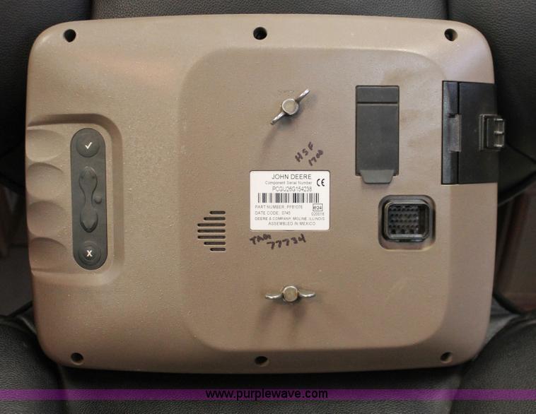 image for item H8265 2008 John Deere GU26G AMS display