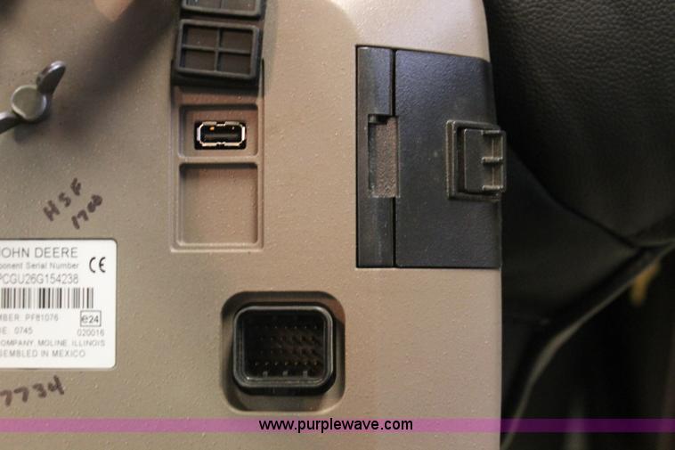 image for item H8265 2008 John Deere GU26G AMS display