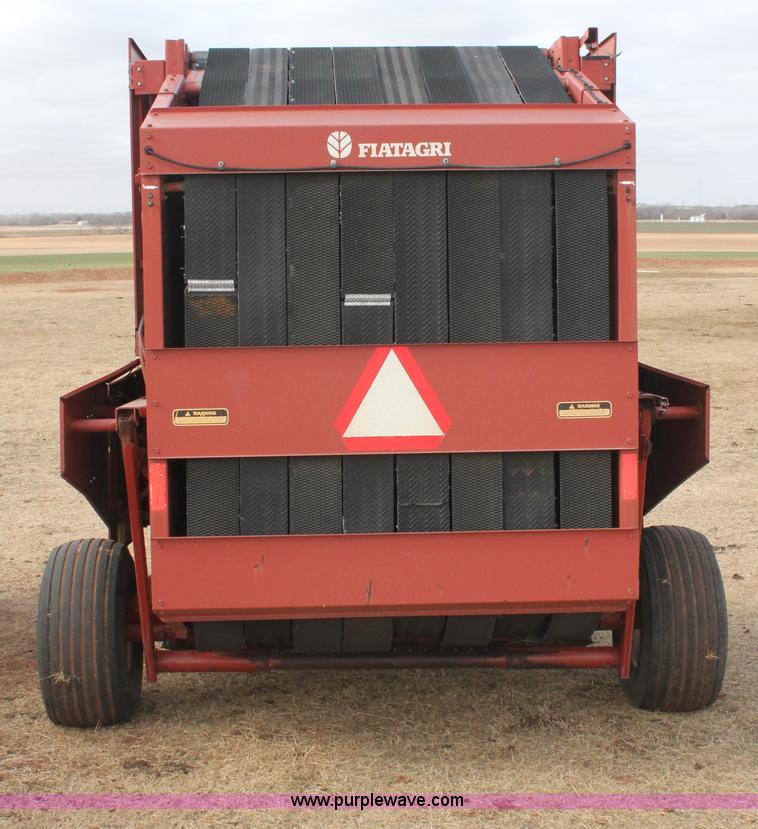 image for item H8325 1990 Hesston 560 baler