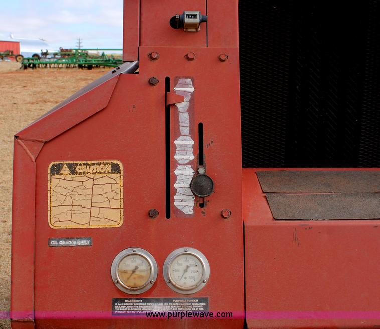 image for item H8325 1990 Hesston 560 baler