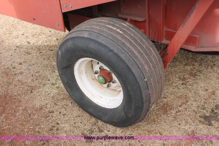 image for item H8325 1990 Hesston 560 baler