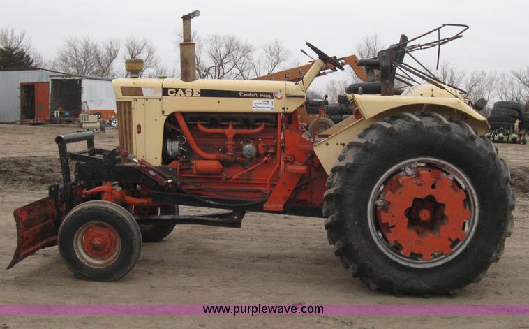 image for item I5655 Case 930 Comfort King tractor