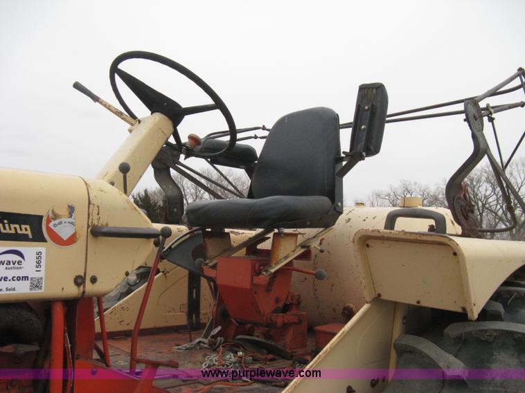 image for item I5655 Case 930 Comfort King tractor