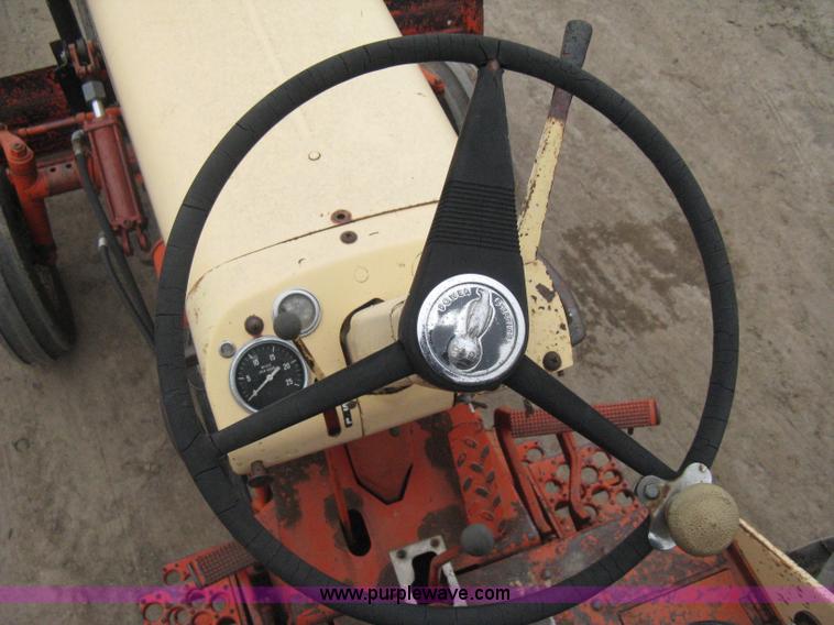 image for item I5655 Case 930 Comfort King tractor