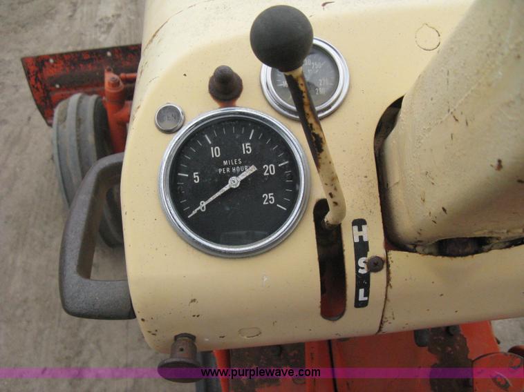 image for item I5655 Case 930 Comfort King tractor