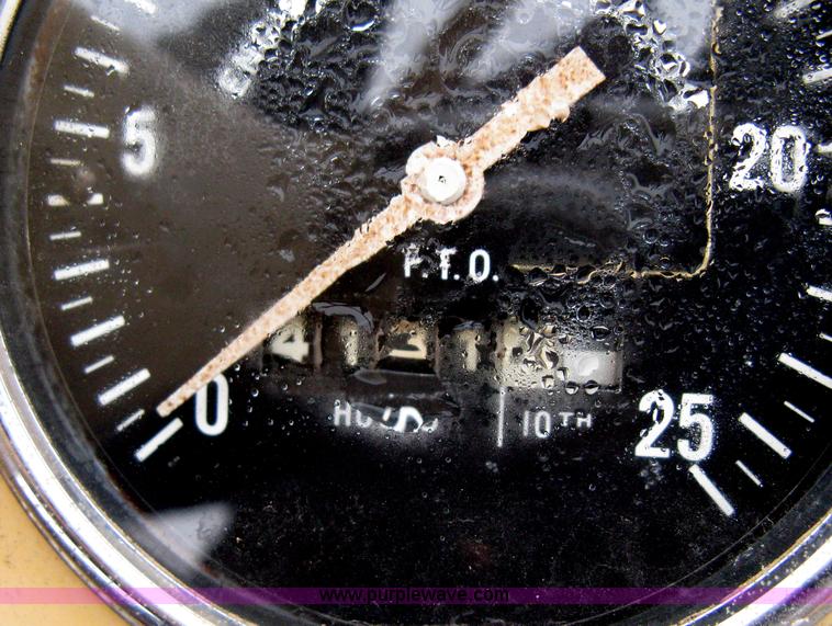 image for item I5655 Case 930 Comfort King tractor