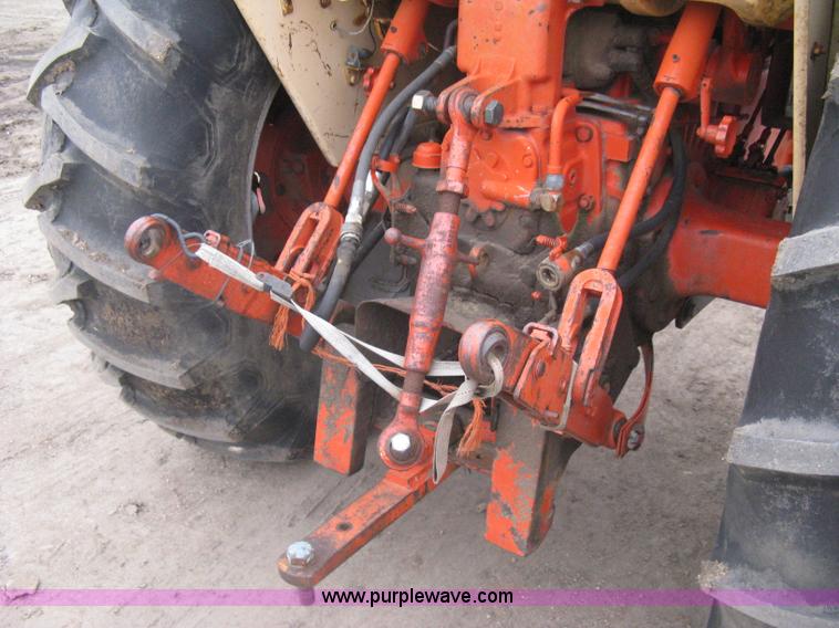 image for item I5655 Case 930 Comfort King tractor