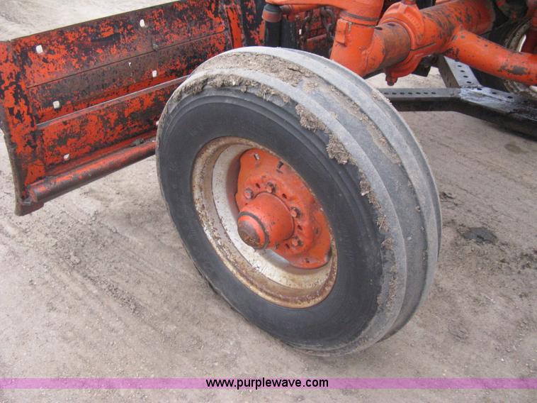 image for item I5655 Case 930 Comfort King tractor