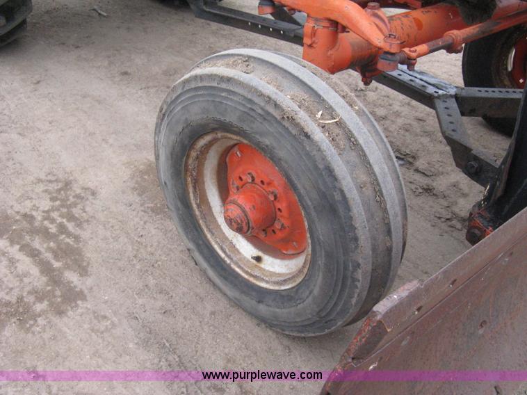 image for item I5655 Case 930 Comfort King tractor