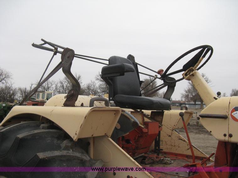 image for item I5655 Case 930 Comfort King tractor