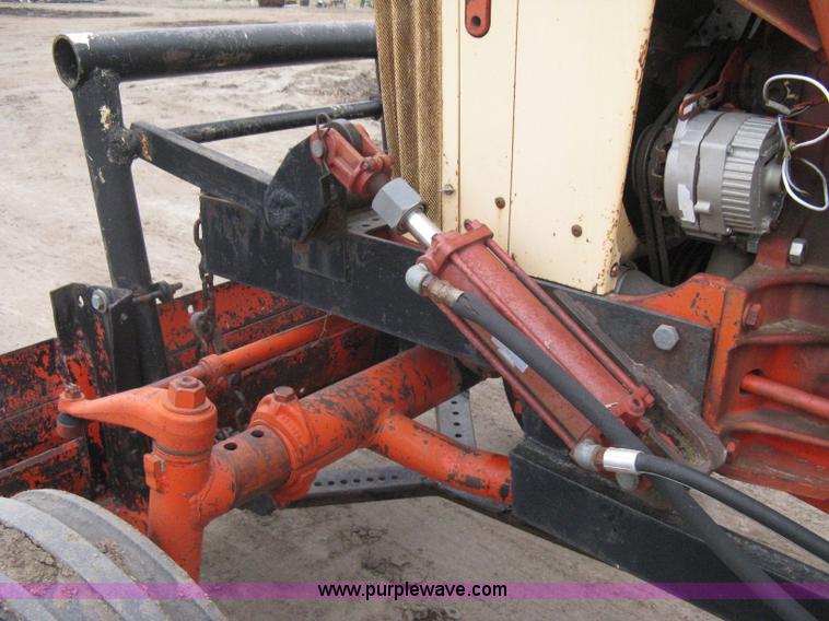 image for item I5655 Case 930 Comfort King tractor