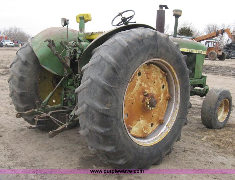 image for item I5660 John Deere 3010 tractor