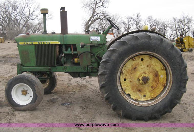 image for item I5660 John Deere 3010 tractor