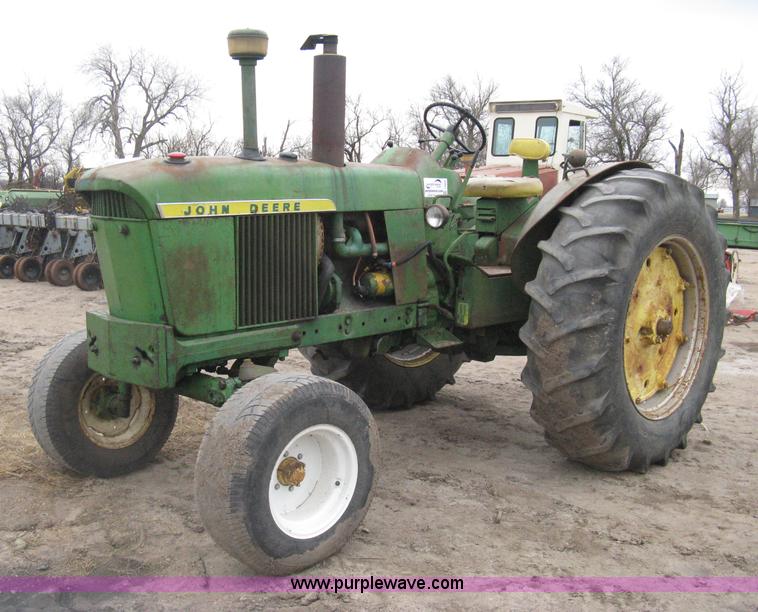 image for item I5660 John Deere 3010 tractor