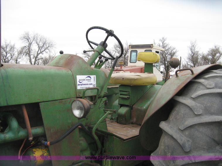 image for item I5660 John Deere 3010 tractor