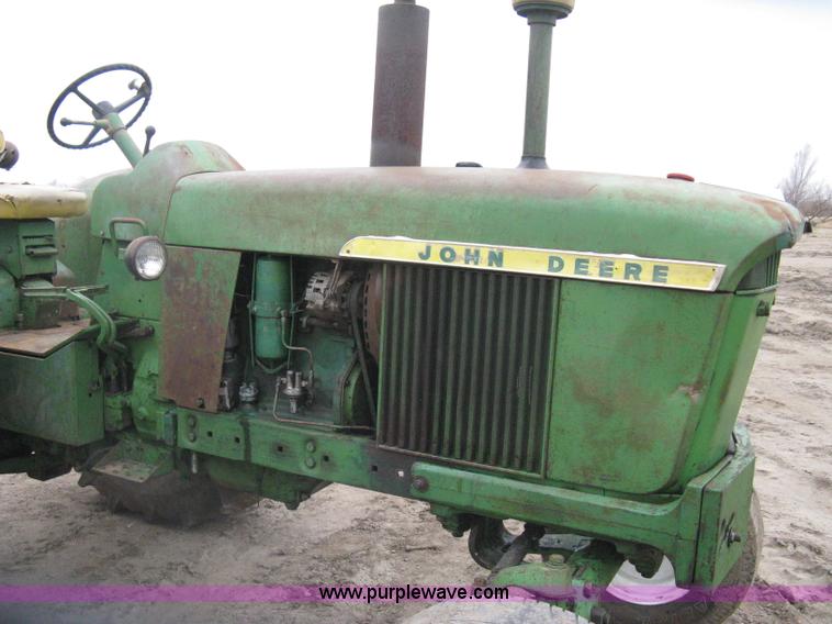 image for item I5660 John Deere 3010 tractor