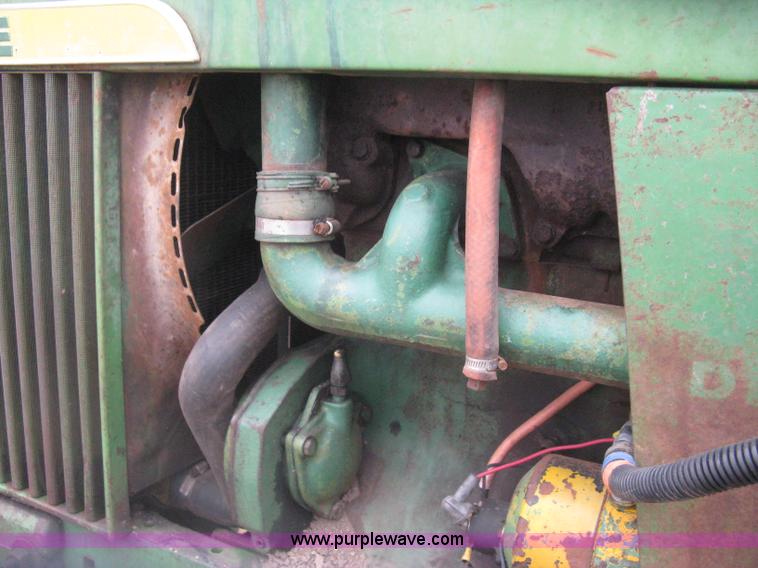 image for item I5660 John Deere 3010 tractor