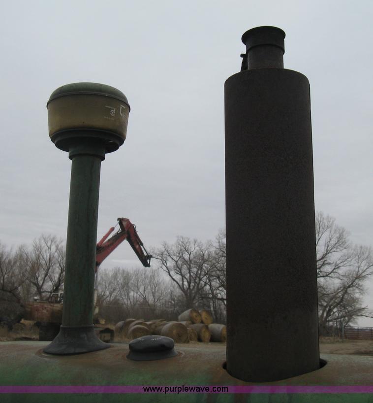 image for item I5660 John Deere 3010 tractor