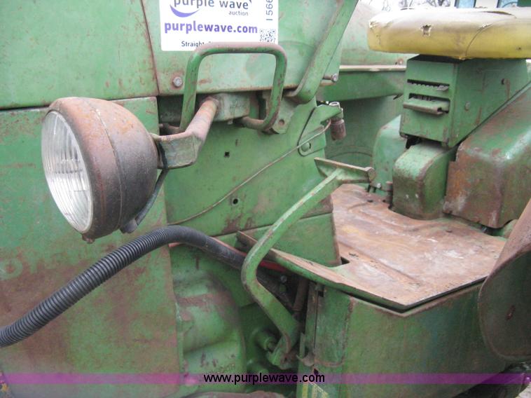 image for item I5660 John Deere 3010 tractor