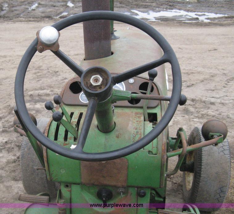 image for item I5660 John Deere 3010 tractor