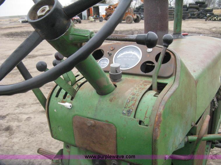 image for item I5660 John Deere 3010 tractor