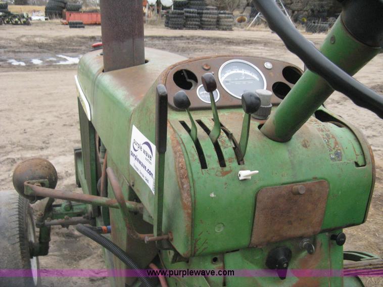 image for item I5660 John Deere 3010 tractor