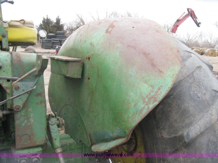 image for item I5660 John Deere 3010 tractor