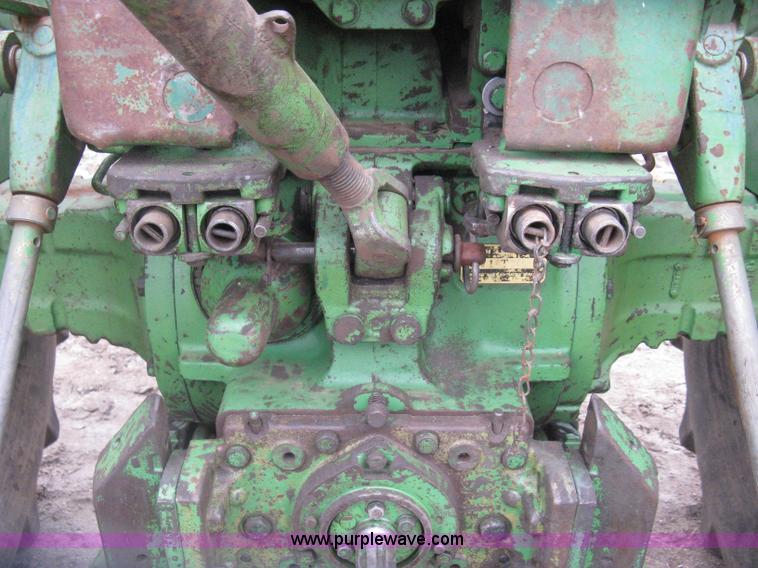 image for item I5660 John Deere 3010 tractor