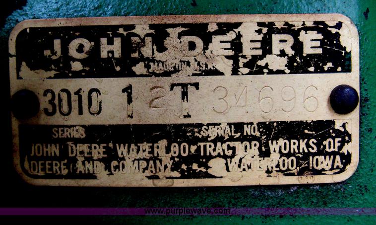 image for item I5660 John Deere 3010 tractor