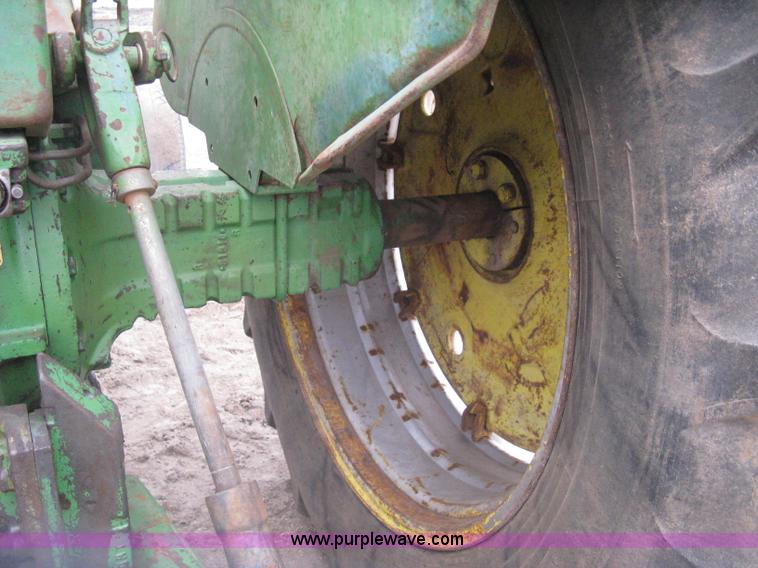 image for item I5660 John Deere 3010 tractor