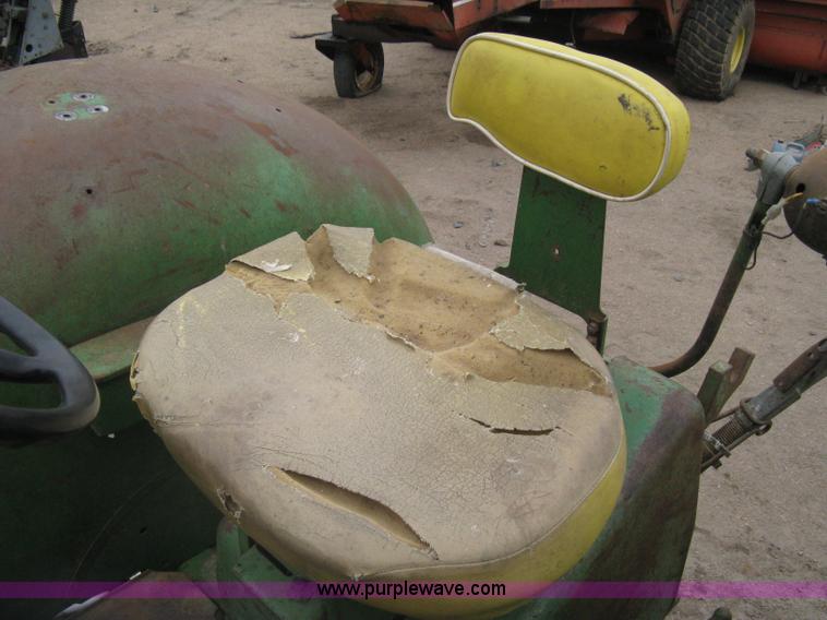 image for item I5660 John Deere 3010 tractor