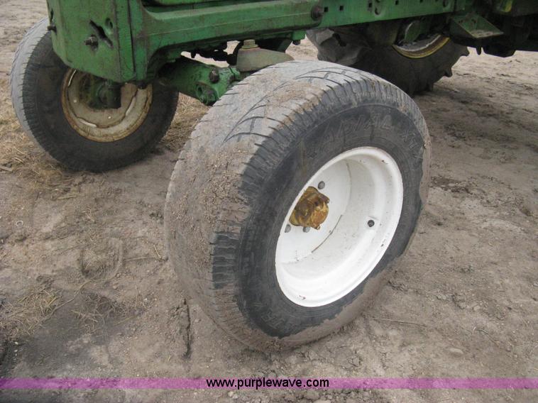 image for item I5660 John Deere 3010 tractor