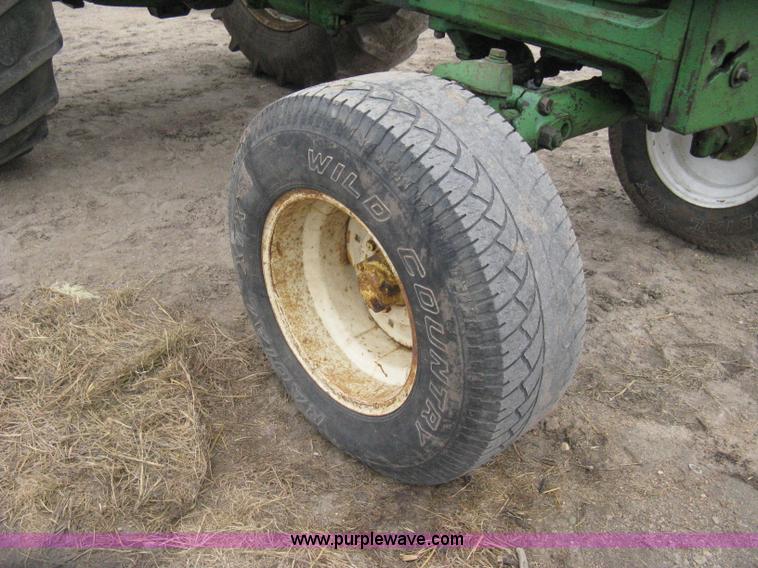 image for item I5660 John Deere 3010 tractor