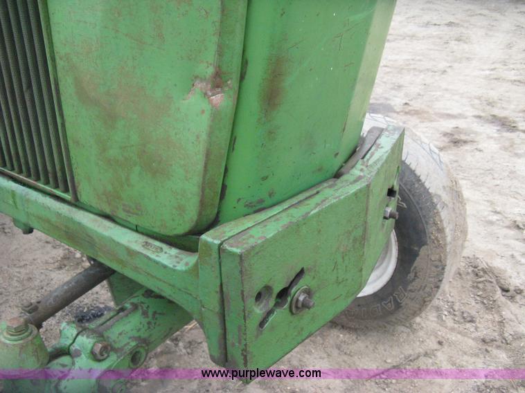 image for item I5660 John Deere 3010 tractor