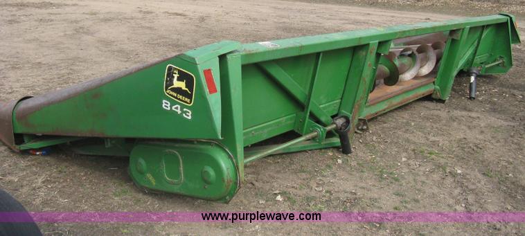 image for item I5671 John Deere 843 corn head