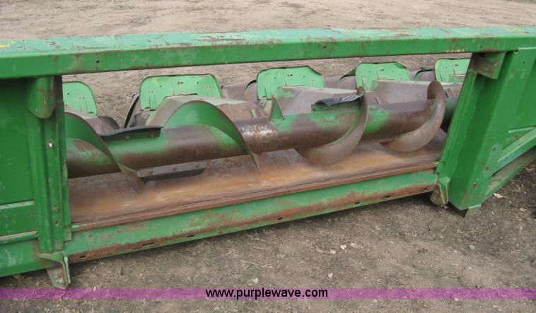 image for item I5671 John Deere 843 corn head