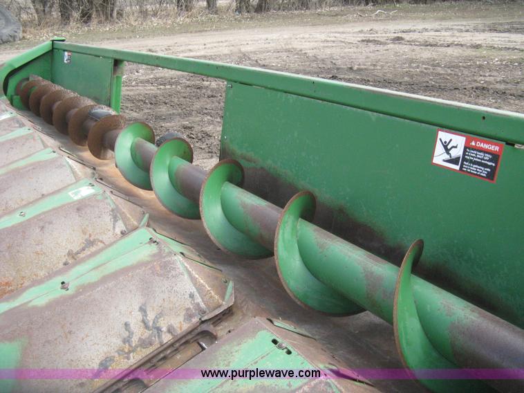 image for item I5671 John Deere 843 corn head